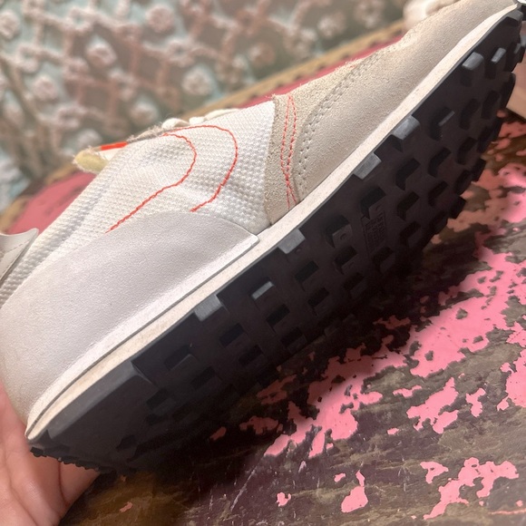 NIKE Women’s Daybreak Type 'White Hyper Crimson' tennis shoes Sz 7 - Picture 9 of 12